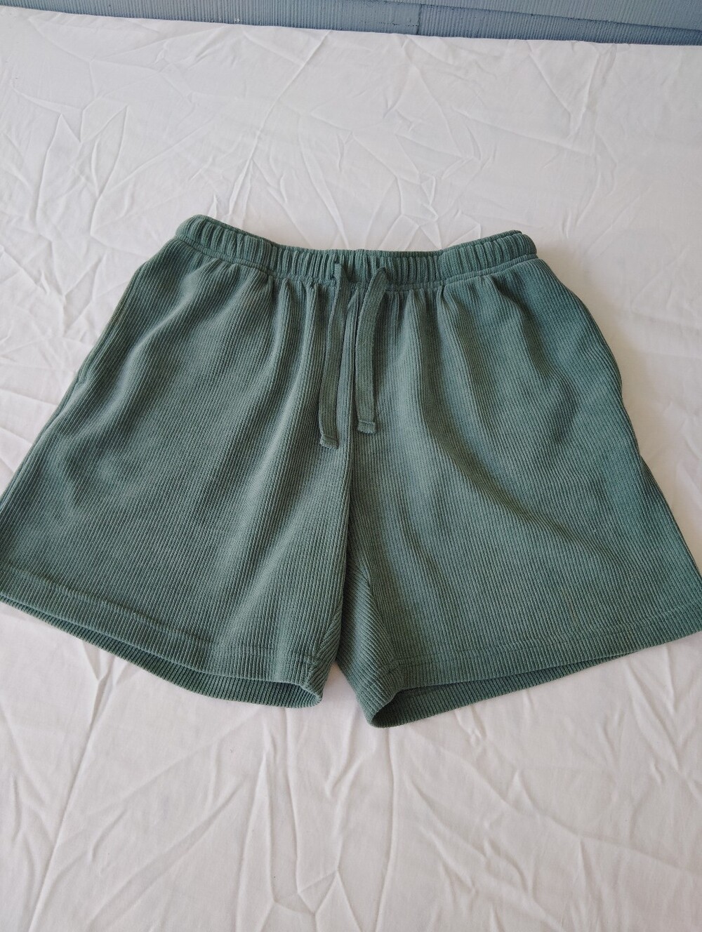 Negative Space Ribbed Drawstring Shorts - Green M - Picture 2 of 6